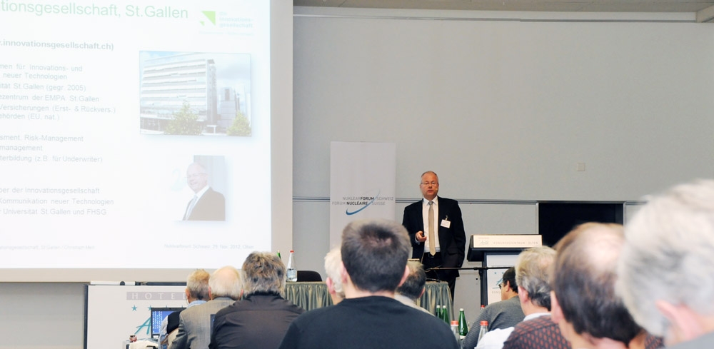 L’exposé de Christoph Meili met en parallèle le débat sur l’énergie nucléaire et celui sur les nanotechnologies.