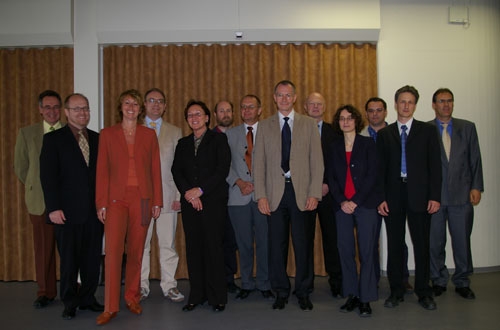 De gauche à droite: Peter Hirt (ancien membre du Comité), Philipp Hänggi, Alexandra Homann (ancienne présidente de la YG), Marco Streit (nouveau président de la YG), Ingeborg Hagenlocher (présidente de la SOSIN), Ulrich Bielert, Claude Degueldre, Private Docent, Johannis Nöggerath, Jan Kocourek (nouveau membre), Annalisa Manera (nouveau membre), Domenico Paladino, Martin Spörri, Werner Barten (ancien membre du Comité)