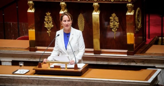 Suite à l’adoption du projet de loi du gouvernement français «transition énergétique pour la croissance verte», la ministre de l’Energie, Ségolène Royal, a déclaré que la France s’était dotée de la «législation la plus en avance des pays industrialisés».