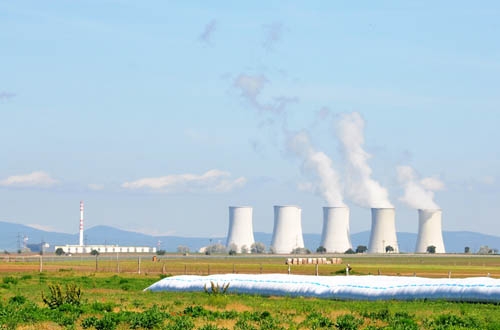 Mit der Unterzeichnung einer zwischenstaatlichen Vereinbarung können die russischen Brennstofflieferungen an die slowakischen Kernkraftwerke (im Bild Bohunice) weiterhin durch die Ukraine erfolgen.