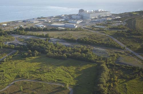 Der Standort Darlington in Kanada beheimatet bereits vier Kernkraftwerke (im Bild) und bietet mit seinen 480 ha noch Platz für vier weitere.