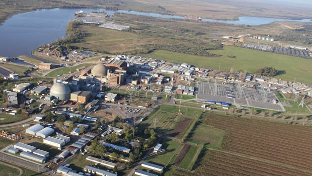 Le site d’Atucha se trouve à 115 km de Buenos Aires. Le réacteur à eau sous pression Atucha 2 (692 MW) est connecté au réseau depuis le 27 juin 2014. Atucha 1 (335 MW), du même type, est quant à lui en exploitation depuis 1974.