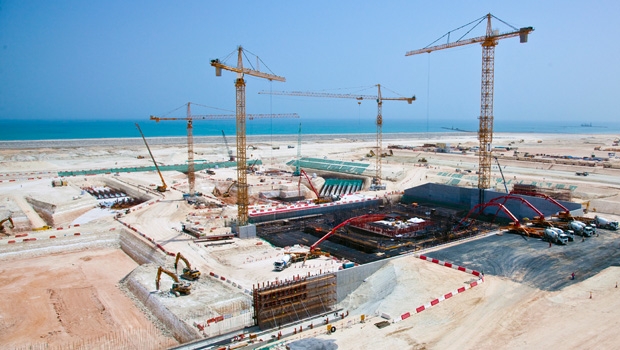 Viele Länder entscheiden sich für die Kernenergie, um die stetig steigende Stromnachfrage zu decken und die CO2-Emissionen zu verringern: Baustelle des Kernkraftwerks Barakah in den Vereinigten Arabischen Emiraten.