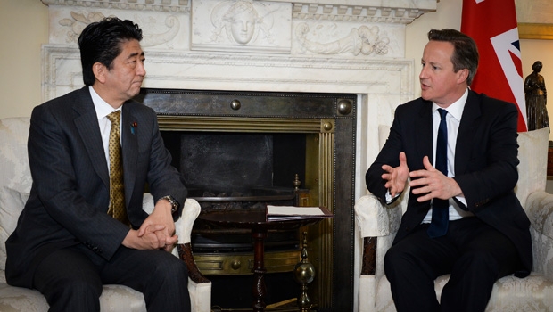 Shinzo Abe (links) und David Cameron sind sich einig, dass die Kernenergie eine zuverlässige und preiswerte Stromquelle ist, und dass sie als Schlüsselelement für die künftige kohlenstoffarme Stromversorgung gilt.