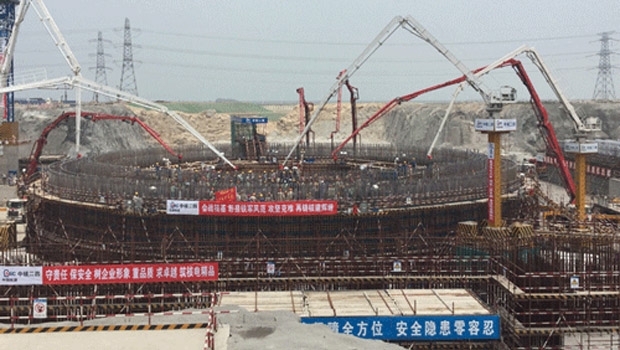 Seit dem 7. Mai 2015 ist Fuqing-5, die weltweit erste Hualong-One-Einheit, in Bau. Laut CNNC besitzt China «sämtliche Rechte am geistigen Eigentum» des in China entwickelten Hualong-One.