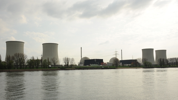 Das deutsche Bundesverwaltungsgericht hat die vom Bundesland Hessen nach dem Reaktorunfall von Fukushima-Daiichi angeordnete Abschaltung des Kernkraftwerks Biblis für rechtswidrig erklärt.