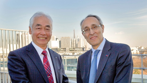 AS la demande du Conseil Iter, Bernard Bigot (à droite sur la photo) remplace Osamu Motojima avec effet immédiat. Ce dernier dirigeait l’organisation Iter depuis juillet 2010.