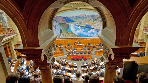 Anlässlich der Sommersession 2013 haben fünf Nationalräte parlamentarische Vorstösse zur Kernenergie eingereicht.