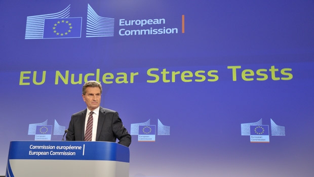 Verbesserungen nötig: EU-Energiekommissar Günther Oettinger bei der Publikation der Ergebnisse des EU-Stresstests.