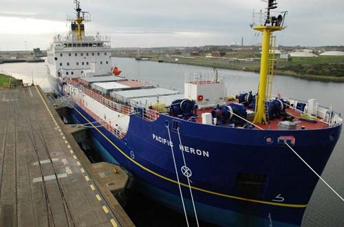 Die Pacific Heron transportiert Mox-Brennelemente vom französischen Cherbourg nach Japan.