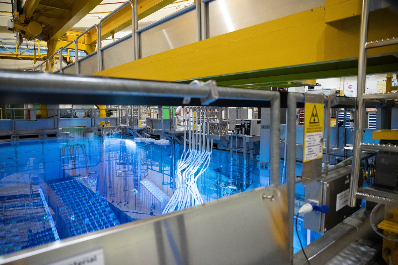 Des modifications de l’installation ont été mises en œuvre dans le bâtiment réacteur pour assurer un refroidissement autonome et redondant de la piscine de désactivation.