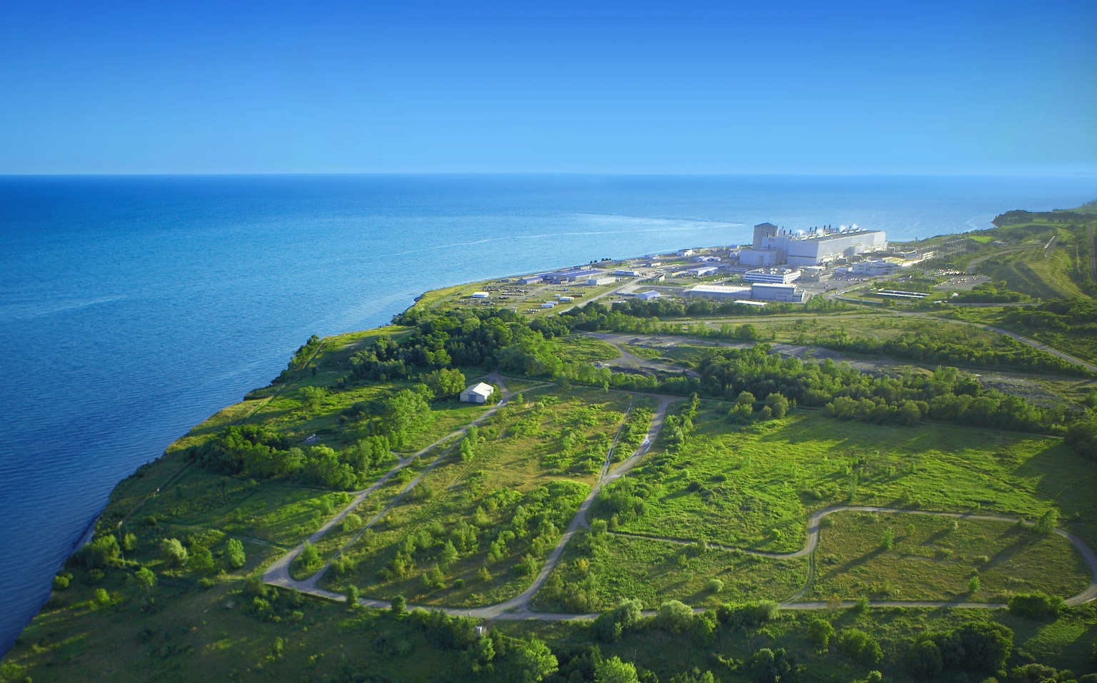 Photo aérienne de la centrale nucléaire de Darlington, dans la province canadienne de l’Ontario. Un SMR pourrait être construit sur ce site.