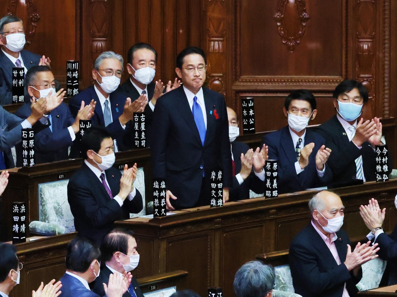 Fumio Kishida wird neuer Ministerpräsident Japans. Er folgt auf Yoshihide Suga, der Anfang September 2021 zurückgetreten war.