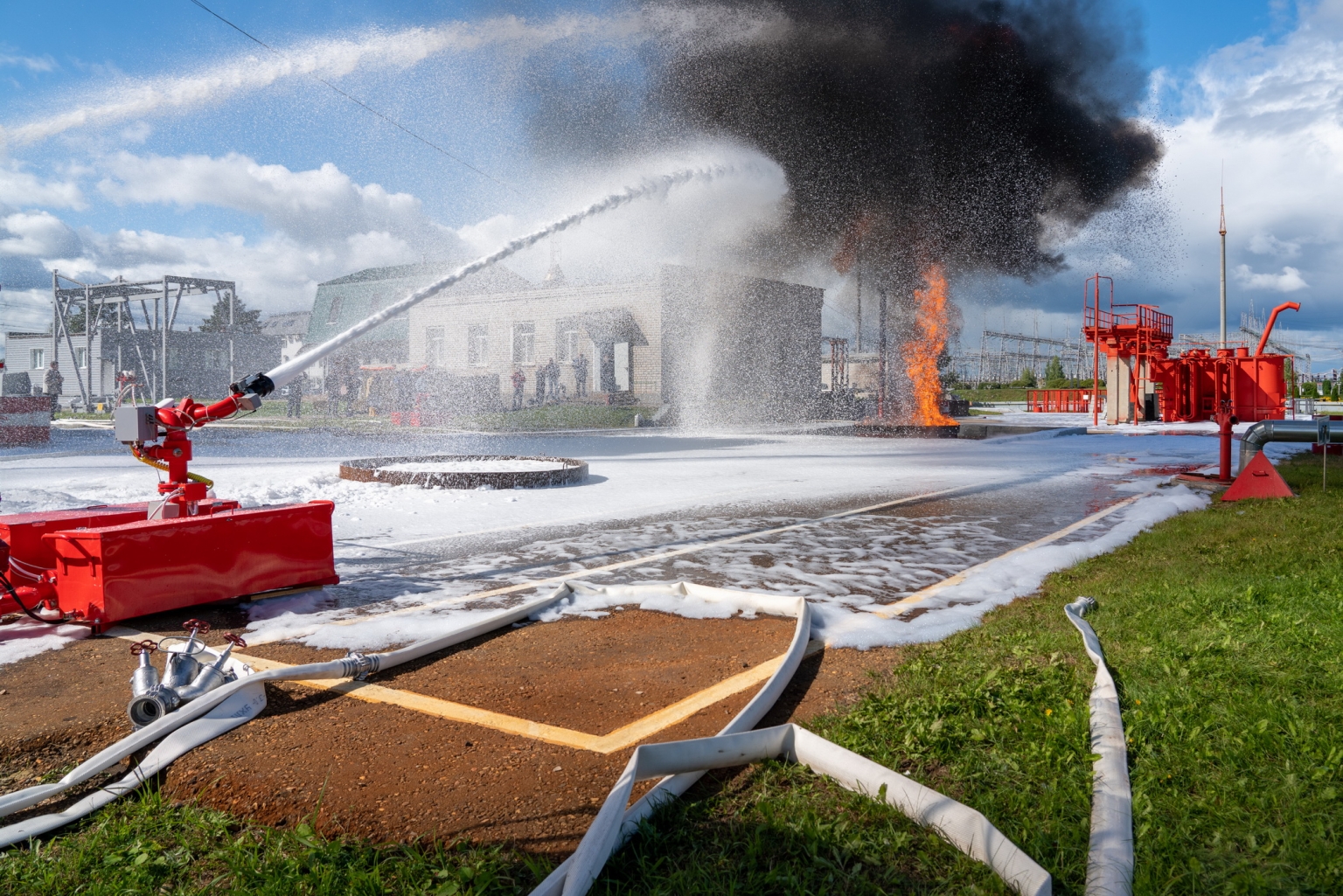Le nouveau système robotisé lutte contre un incendie dans des conditions tests sur le site de Kalinin.