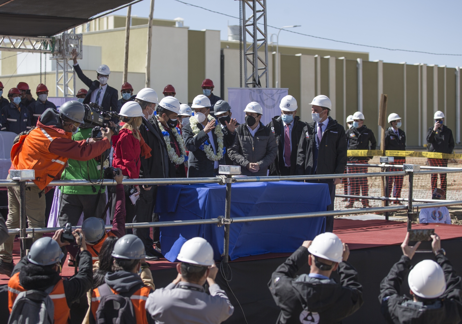 Luis Alberto Arce Catacora, président bolivien, et Kirill Komarov, premier directeur général adjoint pour le Développement de l’entreprise et les Affaires internationales de Rosatom, ont assisté à la cérémonie de lancement de la construction du centre de recherche et de technologie pour l’énergie nucléaire d’El Alto, en Bolivie.
