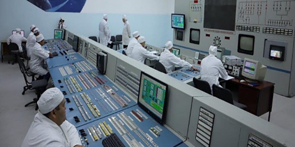 La salle de contrôle du réacteur de recherche IVG.1M au Kazakhstan