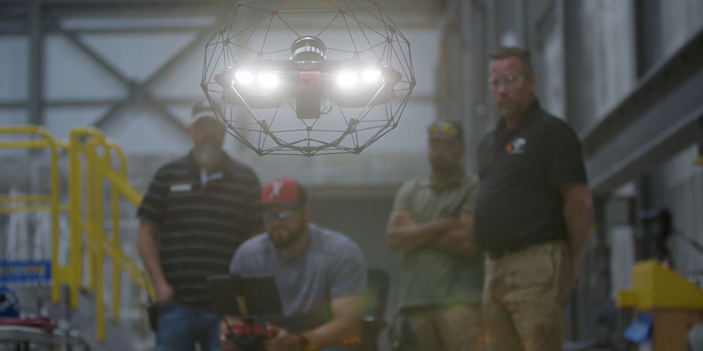 Les ingénieurs apprennent à piloter le drone