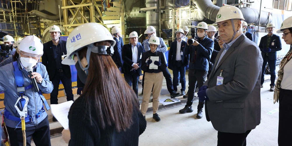 Jacek Sasin im südkoreanischen Kernkraftwerk Shin-Kori