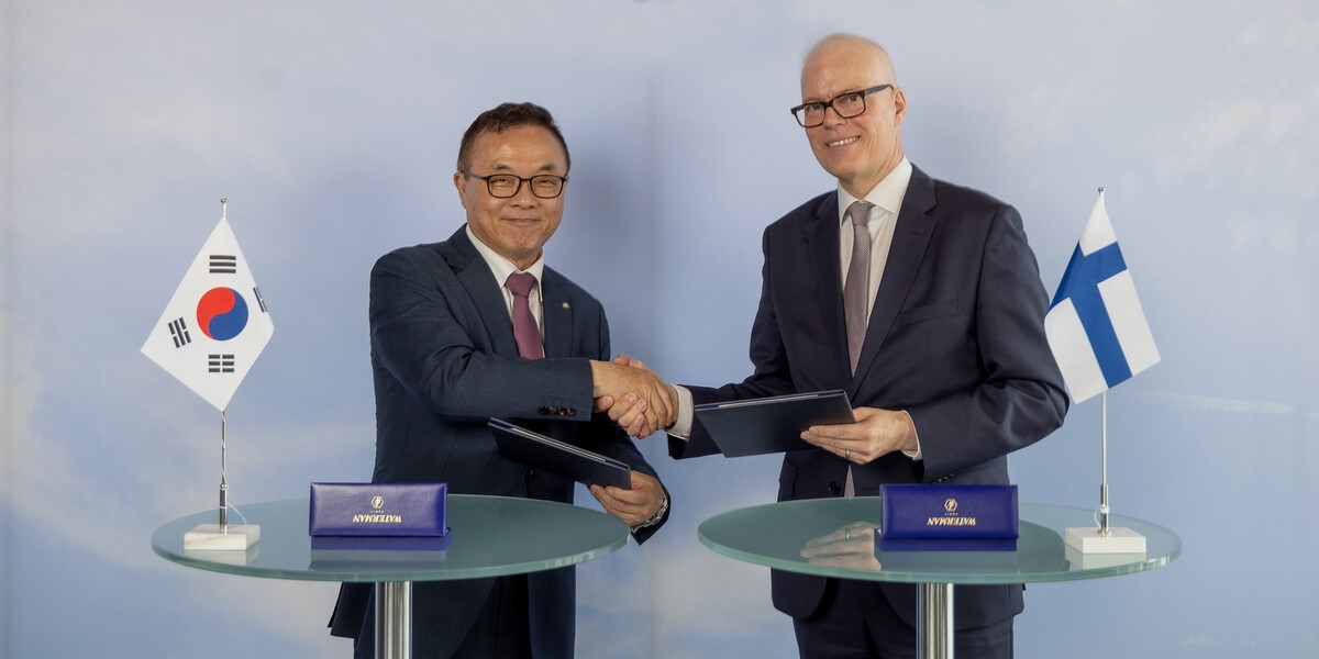 Hwang Joo-ho (à gauche), président de Korea Hydro & Nuclear Power, et Marcus Rauramo (à droite), CEO de Fortum