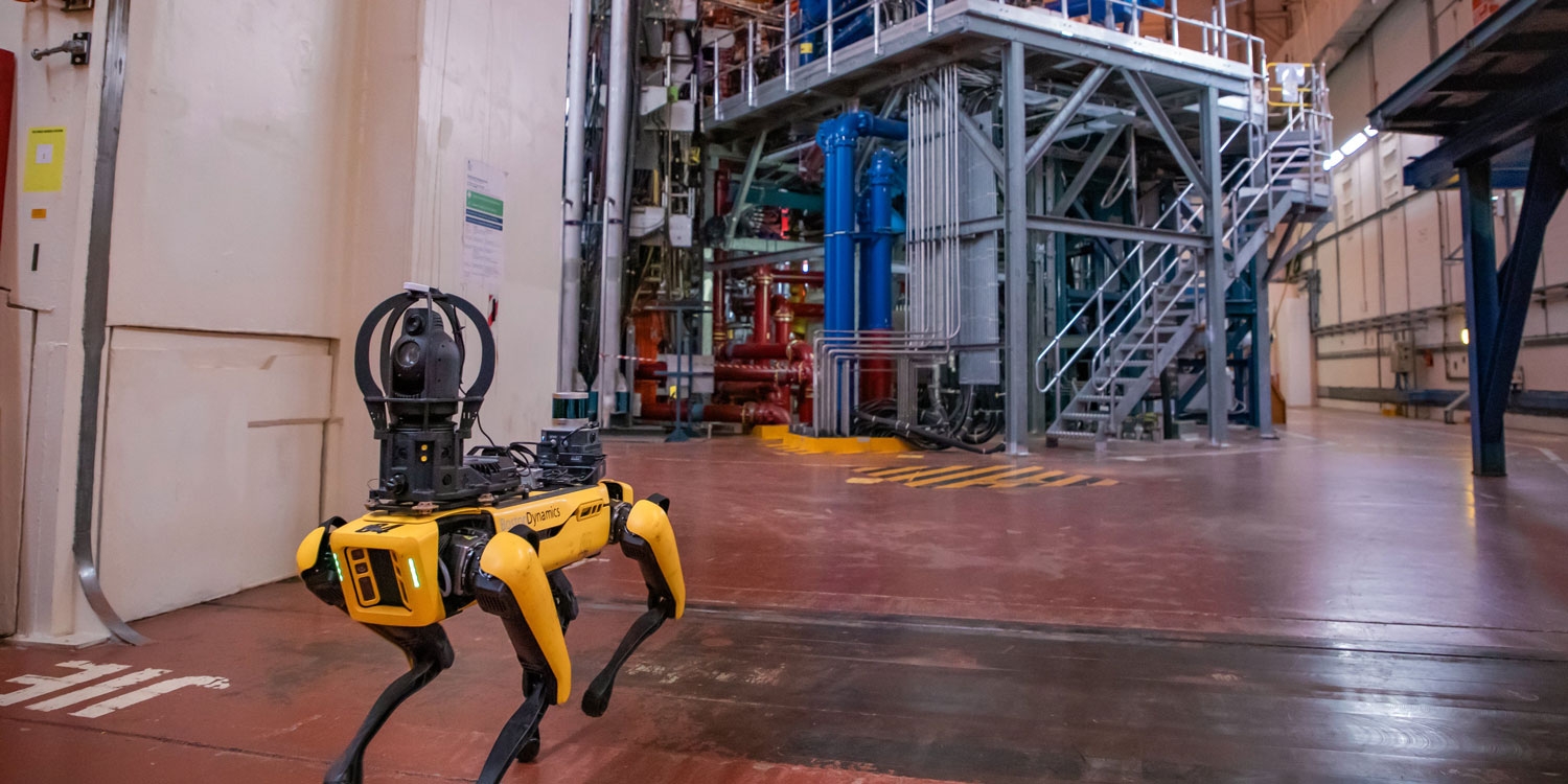 Roboter-Hund Spot in der Fusionsanlage JET