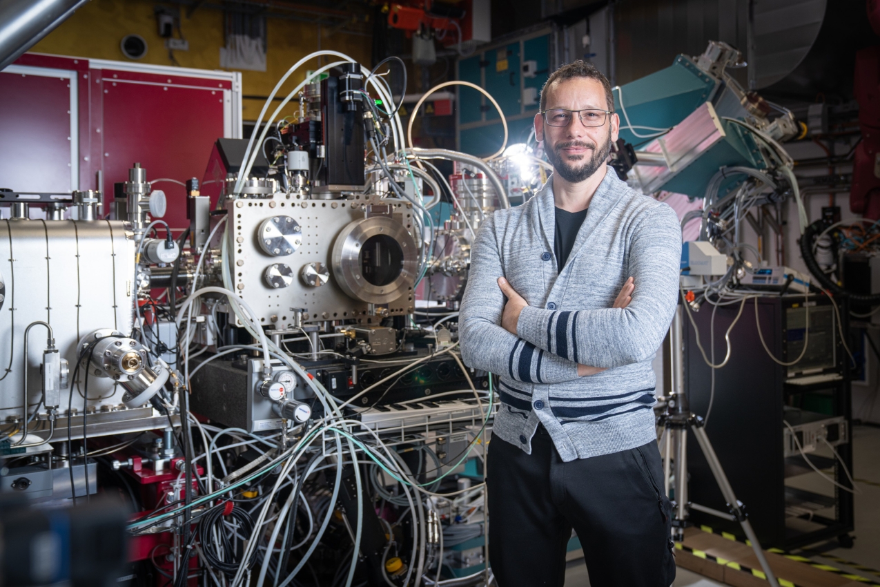 Cristian Svetina à la station d'expérimentation du laser à rayons X à électrons libres SwissFEL